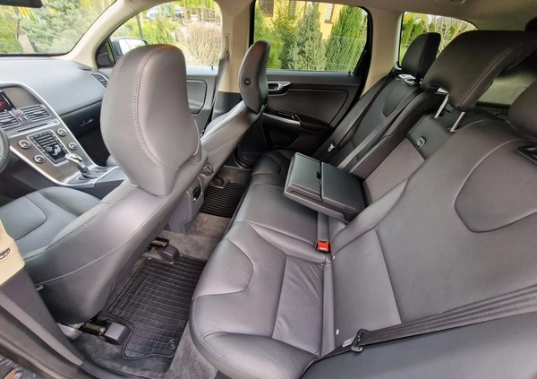 Volvo XC 60 cena 65900 przebieg: 205000, rok produkcji 2014 z Bodzentyn małe 254